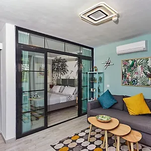 Parrot's House- Yumbo Center , Playa del Inglés España
